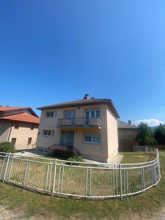 Апартаменти Apartman “Iva” Drvar Екстер'єр фото